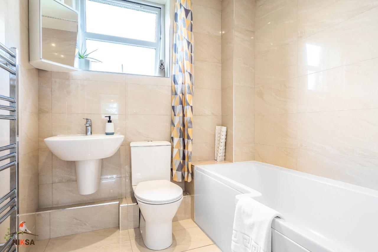 Niksa Serviced Accommodation - 3 Bedroom House Welwyn Garden City Exterior foto