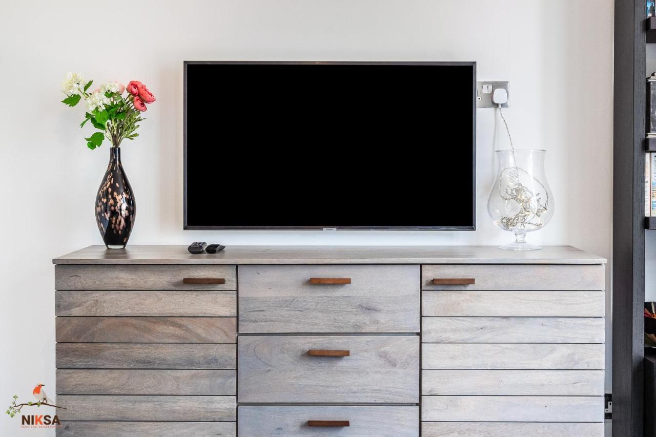 Niksa Serviced Accommodation - 3 Bedroom House Welwyn Garden City Exterior foto